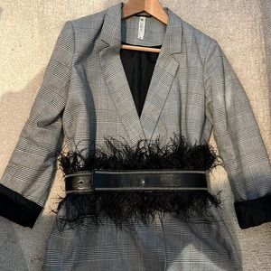 Brunello cucinelli black waist leather belt with feather trim!